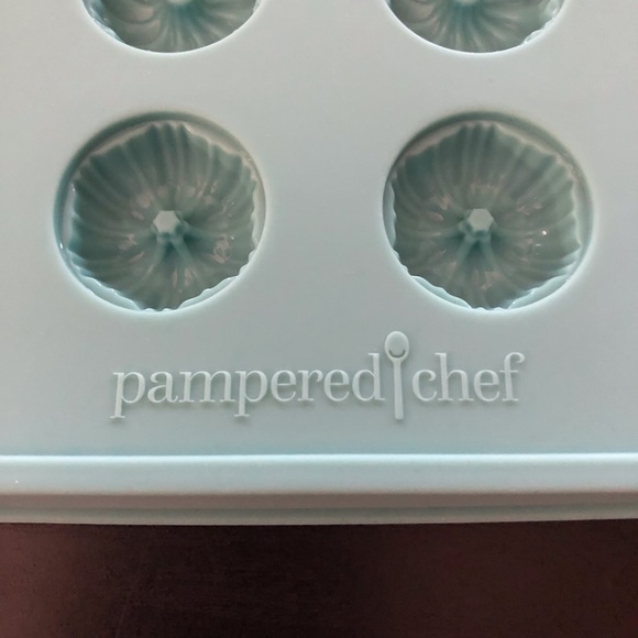 Pampered Chef Kitchen Pampered Chef Silicone Fluted Chocolate Mold